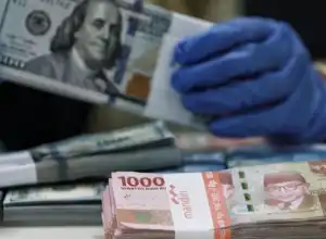 Senin Sore, Rupiah Kembali Lunglai ke Rp14.392 per Dolar AS