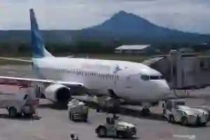 Cuaca Buruk, Pesawat Garuda Gagal Mendarat di Bandara SIM