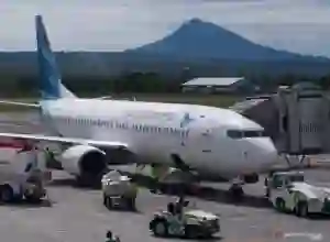 Cuaca Buruk, Pesawat Garuda Gagal Mendarat di Bandara SIM