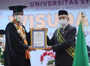 USK Anugerahi Wali Nanggroe Sebagai Tokoh Perdamaian