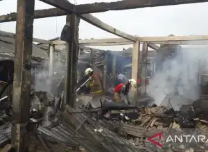 Ratusan kios Pasar Gembong Tangerang hangus terbakar
