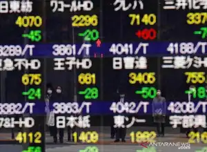 Saham Asia jatuh, minyak melonjak karena ketegangan Ukraina memanas