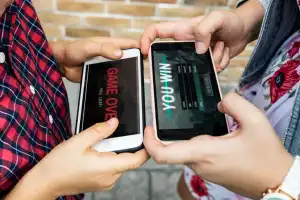 Dompet terkuras main mobile game: penerbit agresif, pembeli impulsif