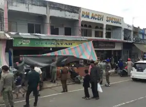 Tim Gabungan Tertibkan Pedagang di Pasar Lambaro Aceh Besar