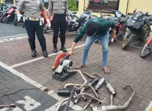 Polresta Banda Aceh Musnahkan Knalpot Brong Hasil Razia