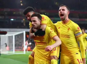 Liverpool tempel ketat Manchester City setelah kalahkan Arsenal 2-0