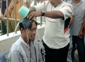 Keuchik Terpilih Desa Padang Sikabu Abdya Dimandikan dengan Air Kolam