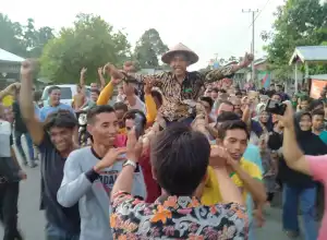 Terpilih sebagai Keuchik Desa Blang Dalam, Juanha Diarak Keliling Kampung