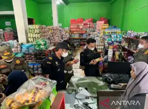 Bea Cukai sita 6.600 batang rokok ilegal saat operasi pasar di Unaaha