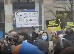 Seribu ‘Pepper Spray’ Dibagikan ke Warga Asia di Chinatown New York