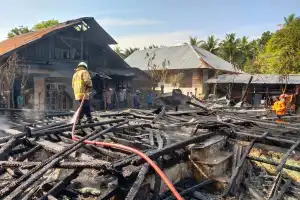 Dua Rumah Warga Lampeuneuen Aceh Besar Hangus Terbakar