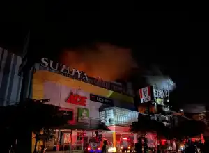 DPKP Banda Aceh Sebut Semua Barang di Suzuya Mall Ludes Terbakar