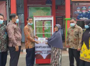 Dukung Seorang Pelaku UMKM, Kepala Rutan Tapaktuan Serahkan Bantuan