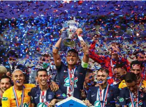 Suporter PSG Enggan Rayakan Trofi Liga Prancis