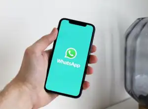Mantan Eksekutif Menyesal Telah Jual WhatsApp ke Mark Zuckerberg