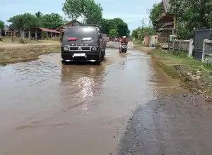 Wisatawan Keluhkan Jalan Menuju Objek Wisata Pantai Ujong Blang