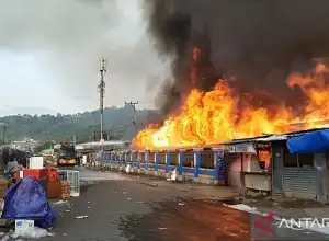 Ratusan Kios di Pasar Wosi Manokwari Terbakar