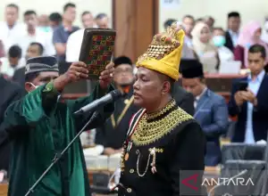 Pon Yahya Resmi Dikukuhkan Jadi Ketua DPRA Sisa Jabatan 2019-2024