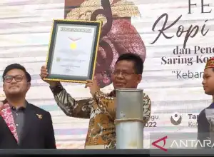 Banda Aceh Catat Rekor MURI 1.001 Saring Kopi