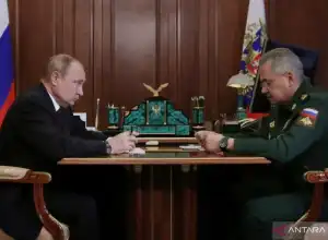 Putin Tantang Barat untuk Coba Kalahkan Rusia