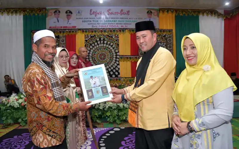 Lepas Sambut Bupati dan Wakil Bupati Bener Meriah Diiringi Tepung Tawar
