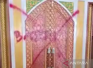 Mimbar Masjid Agung Baitul Makmur Meulaboh Dicoret OTK