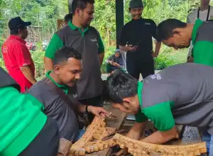 Seniman Ukir Aceh Benchmarking ke Jepara