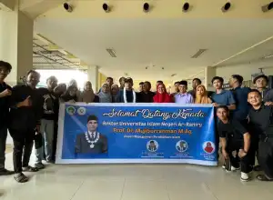 Ketua HMPS-PFS dan MPI Sambut Rektor UIN Ar-Raniry di Bandara SIM