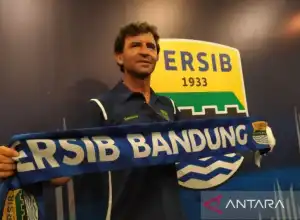 Luis Milla Dikontrak 2 Tahun sebagai Pelatih Persib