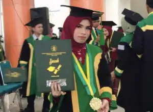 Cerita Nurhazizah Raih Gelar Sarjana, Sejak Kecil Tinggal di Panti Asuhan