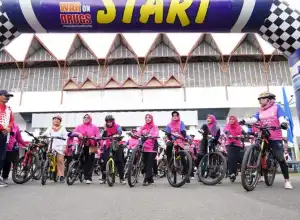 Masyarakat Ikut Sepeda Santai Bersama Ketua DWP Dan Perwosi Aceh