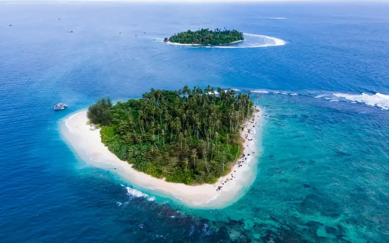 Vokalis Fourtwnty Takjub dengan Pesona Pulau Banyak Aceh Singkil