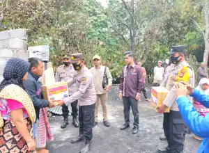 Polres Bener Meriah Salurkan Sembako Kepada Warga Tertimpa Musibah Kebakaran