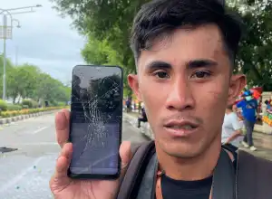 Hp Jurnalis Serambi Diduga Dirusak Oknum Polisi saat Liput Demo di DPRA