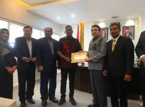 Golkar Serahkan Surat PAW Hendra Budian ke Ketua DPRA