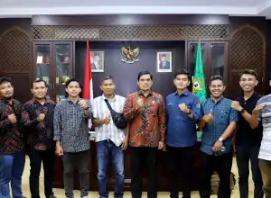 Rektor UIN Ar-Raniry Ganti Rugi Papan Bunga Insiden Demo Tolak Kenaikan BBM