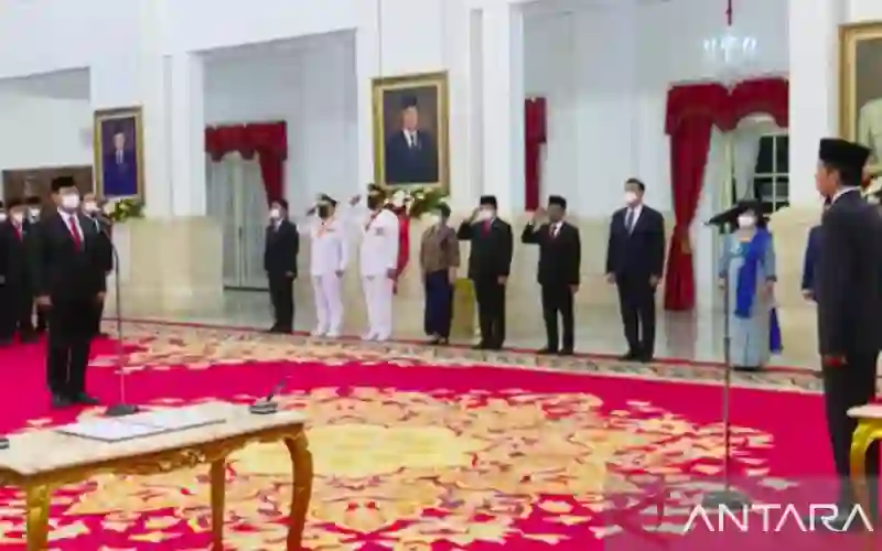 Presiden Lantik Hendrar Prihadi Sebagai Kepala LKPP