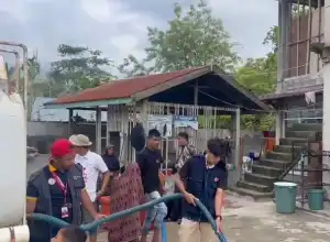PMI Lhokseumawe Distribusikan 6.000 Liter Air Bersih ke Lokasi Banjir Aceh Utara