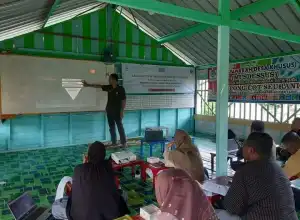 Dosen Prodi Ilmu Komunikasi Beri Pelatihan Jurnalistik Kepada Operator dan Perangkat Desa Cot Seurani 