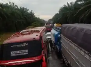 Ruas Jalan Lintas Nasional di Aceh Tamiang Lumpuh Total