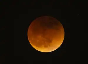 8 November, di Aceh dapat Dilihat Gerhana Bulan Total