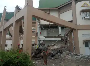 Bagian Depan Gedung RSU Regional Takengon Aceh Tengah Ambruk