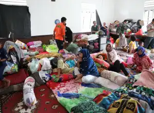Kepala BNPB : Masyarakat Terdampak Banjir Tidak Boleh Menderita Terlalu Lama