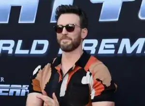 Aktor Chris Evans Dinobatkan Sebagai Pria “Terseksi” 2022
