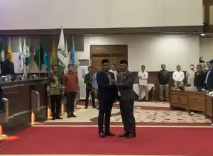 Gantikan Almarhum Jauhari Amin, Edy Asaruddin Dilantik sebagai Anggota DPRA