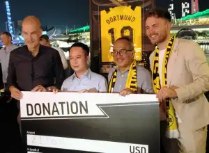 Dortmund Lelang Kostum Julian Brandt untuk Donasi Korban Kanjuruhan, Malang