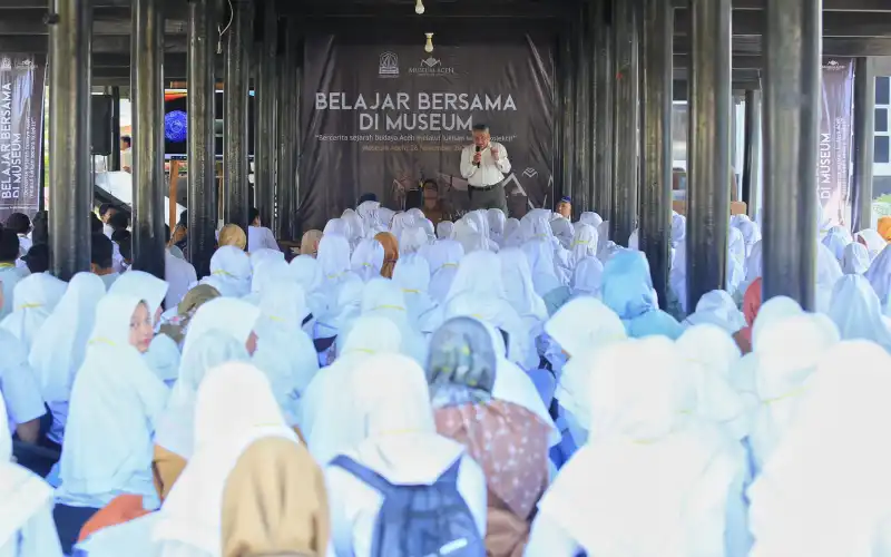 Kenalkan Koleksi Museum Aceh, Ratusan Pelajar Diajari Melukis