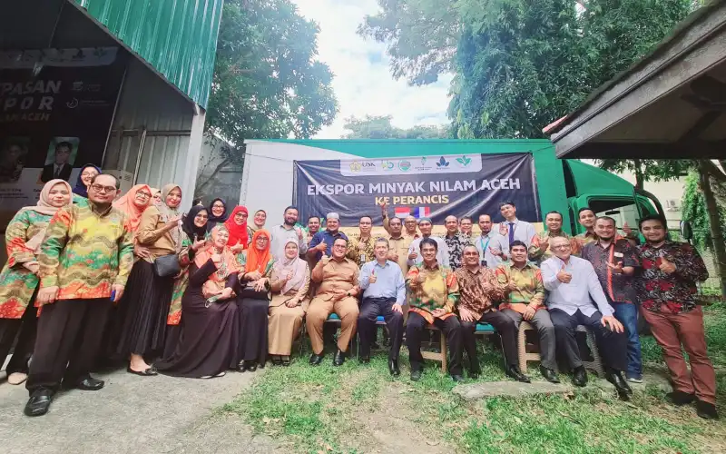 Rektor USK Lepas Ekspor Nilam ke Perancis
