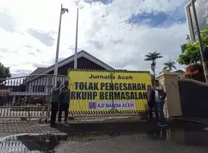 Tolak RKUHP, AJI Banda Aceh Kirim Papan Spanduk ke kantor DPRA dan Gubernur Aceh
