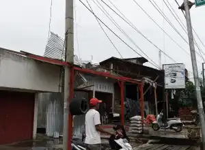 Belasan Rumah dan Toko Rusak Parah Akibat Puting Beliung